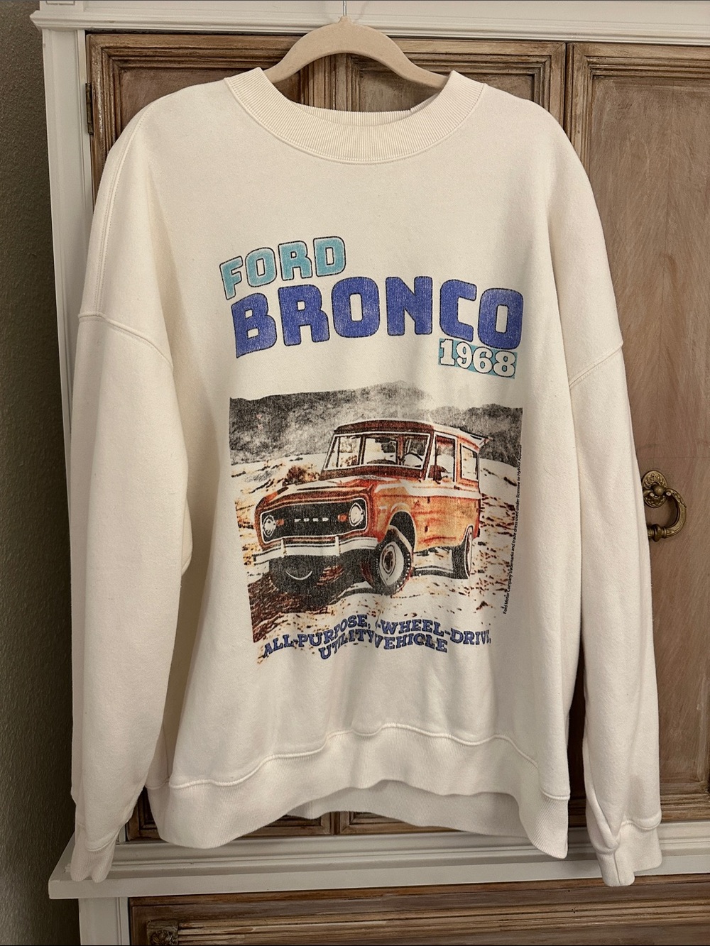 Abercrombie & Fitch Cream Ford Bronco Crewneck